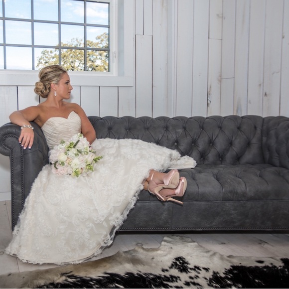Preserved ivory wedding dress with beaded belt & vail - Picture 7 of 15